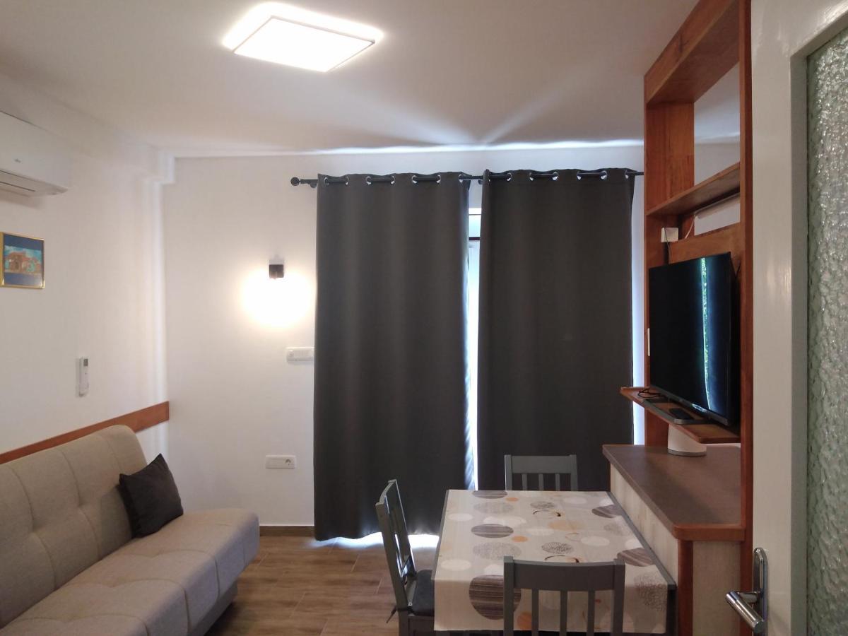 Daal Apartment Roč Exterior foto