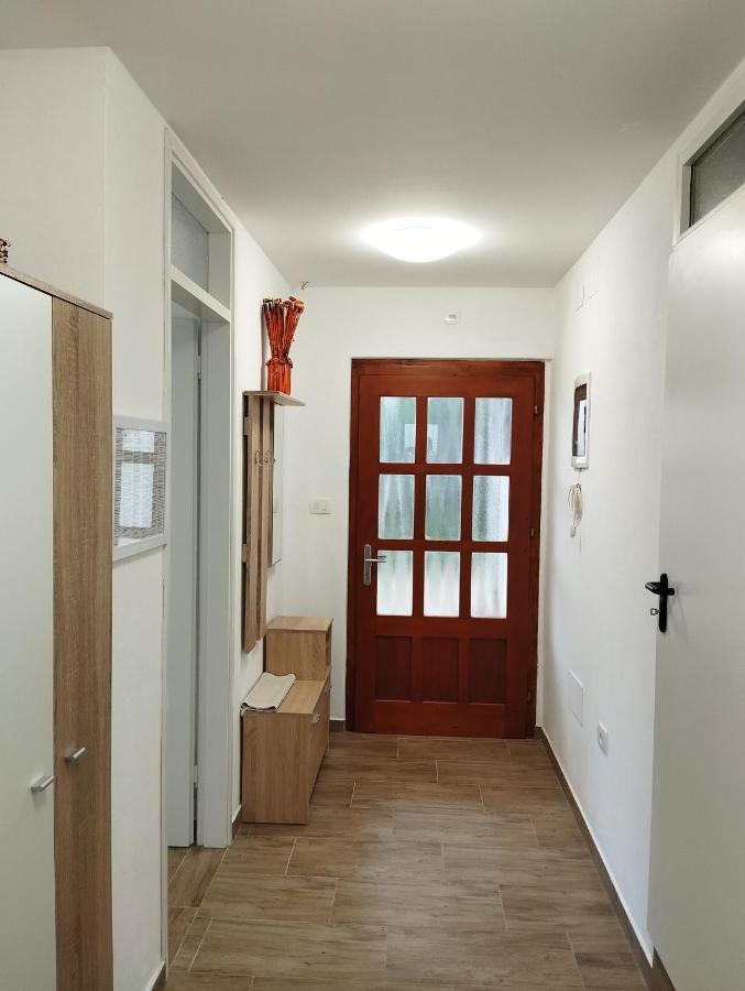 Daal Apartment Roč Exterior foto