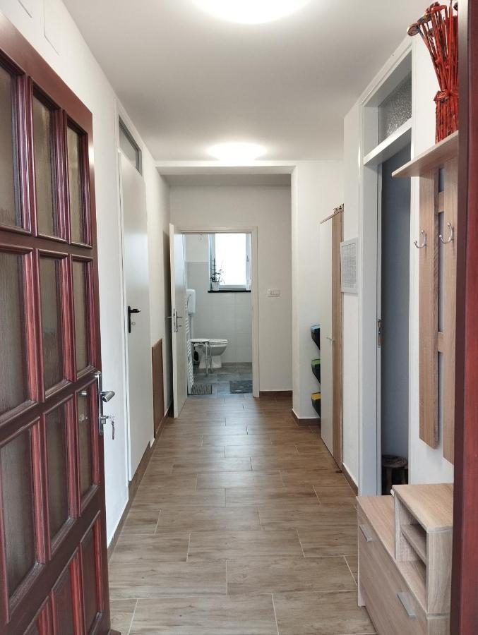 Daal Apartment Roč Exterior foto